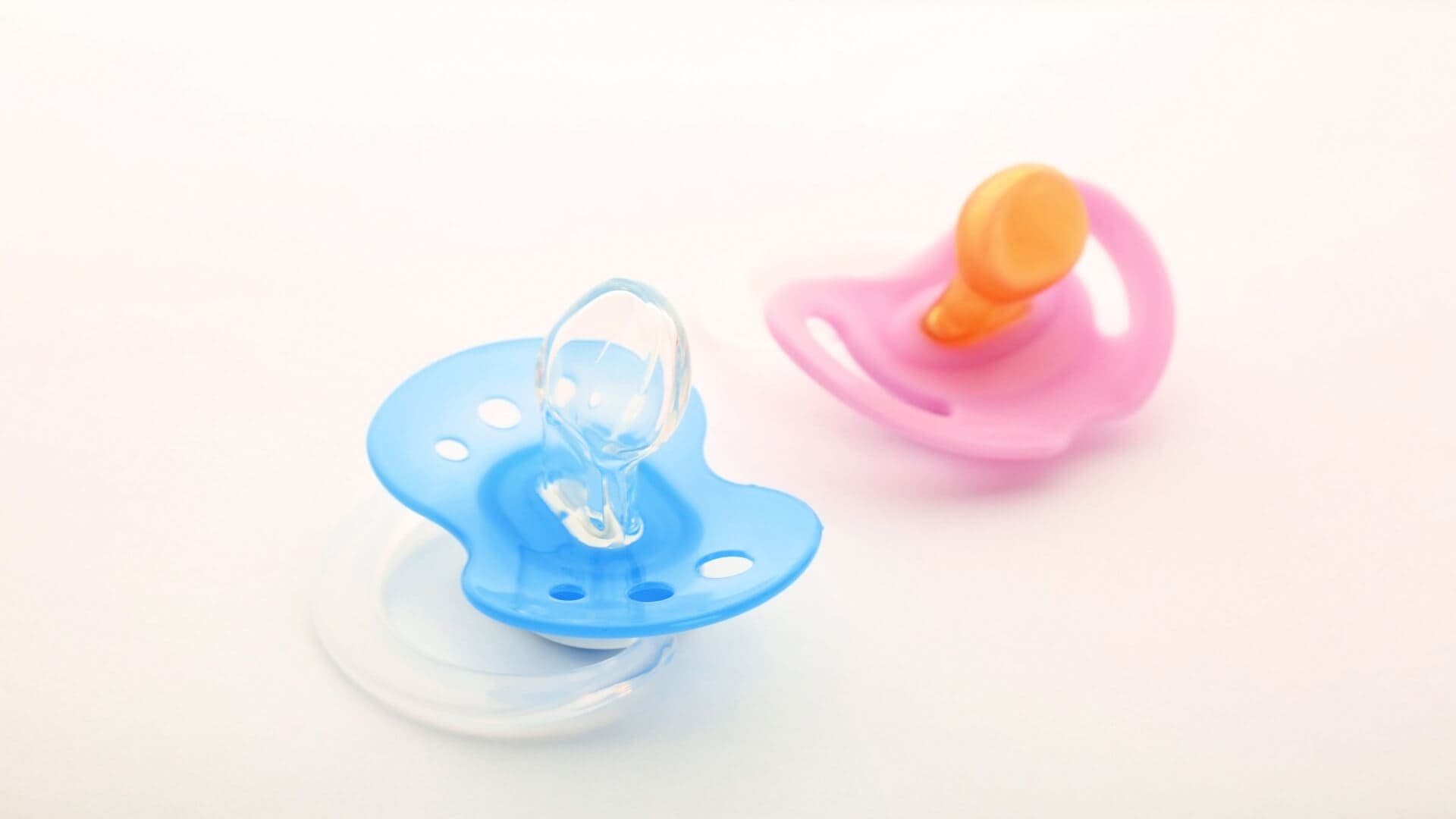 Best_Pacifiers_for_Newborns_1.jpg