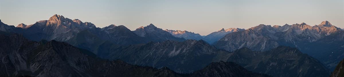 Mountain ridge at dawn: Causeartist mental health apps guide with Soula