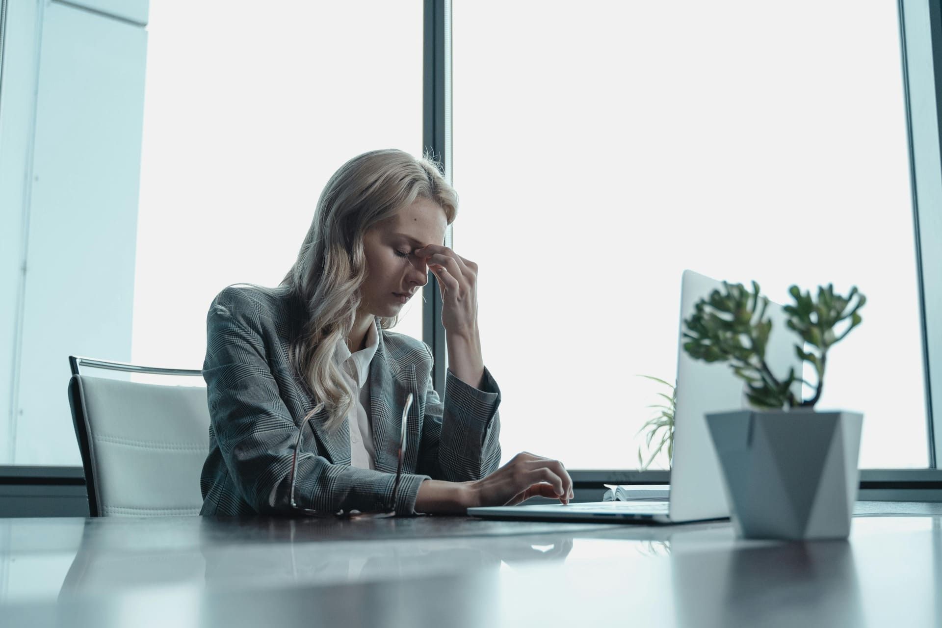 How to Deal with Anxiety at Work: A Practical Guide for Professionals